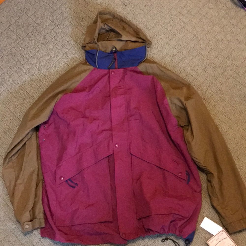 Field & Stream rain jacket fits like 2x not 3x